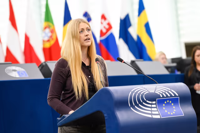 Снимка 25: EP Plenary session - Ending all energy imports from Russia to the EU and closing loopholes through third countries