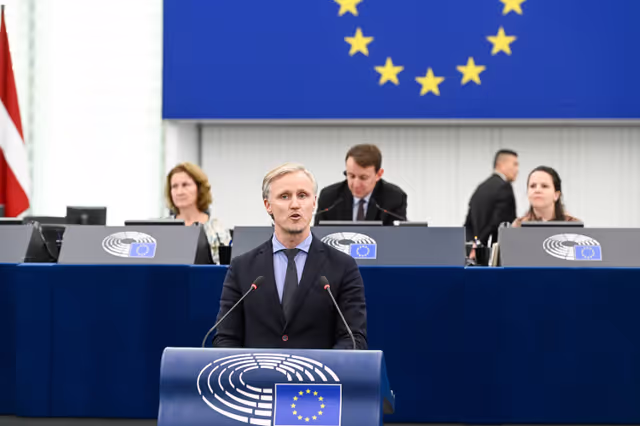 Снимка 23: EP Plenary session - Ending all energy imports from Russia to the EU and closing loopholes through third countries