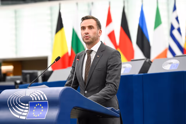 Снимка 21: EP Plenary session - Ending all energy imports from Russia to the EU and closing loopholes through third countries