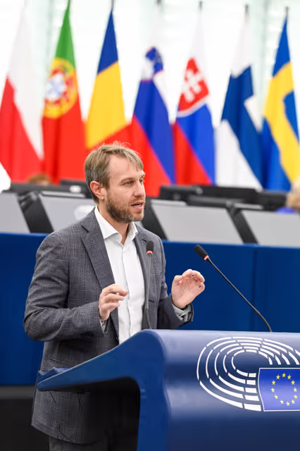 Снимка 20: EP Plenary session - Ending all energy imports from Russia to the EU and closing loopholes through third countries