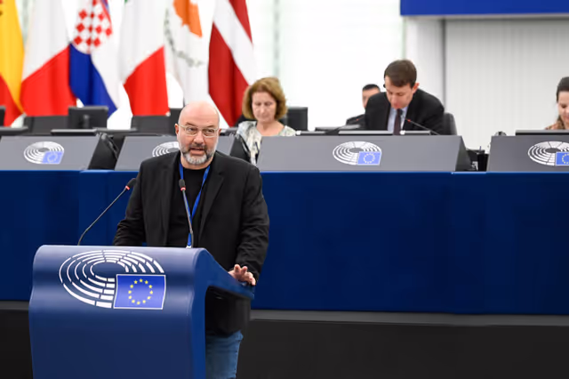 Снимка 18: EP Plenary session - Ending all energy imports from Russia to the EU and closing loopholes through third countries