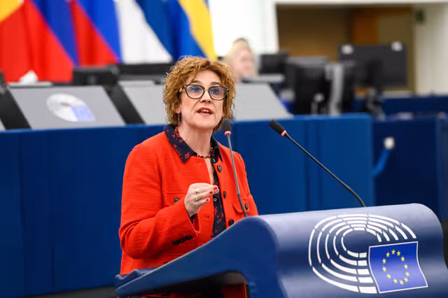 Снимка 17: EP Plenary session - Ending all energy imports from Russia to the EU and closing loopholes through third countries