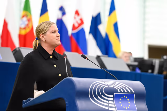 Снимка 15: EP Plenary session - Ending all energy imports from Russia to the EU and closing loopholes through third countries