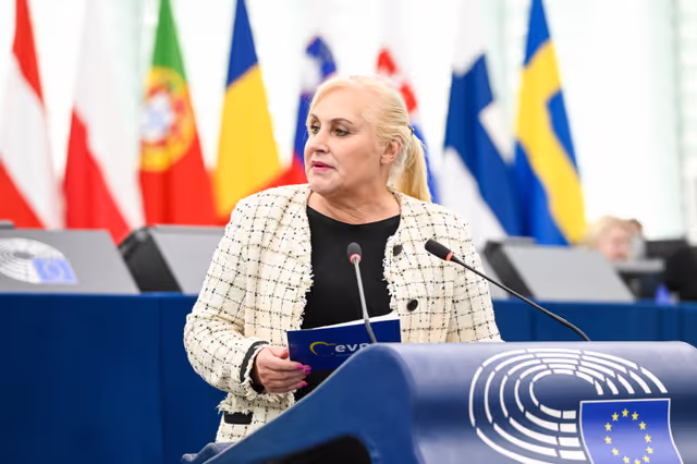 Снимка 11: EP Plenary session - Ending all energy imports from Russia to the EU and closing loopholes through third countries