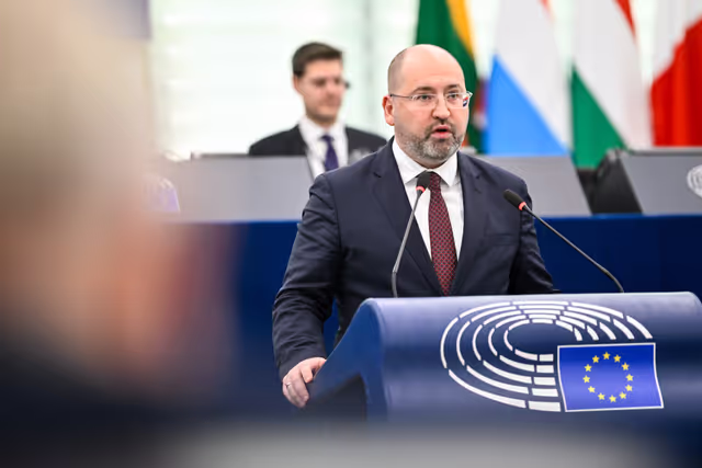 Fotografia 48: EP Plenary session.- The need for a united support to Ukraine and for a just and durable peace concluded on Ukraine's terms, with Europeans and without surrendering to Vladimir Putin's conditions ahead of the foreseen Budapest summit