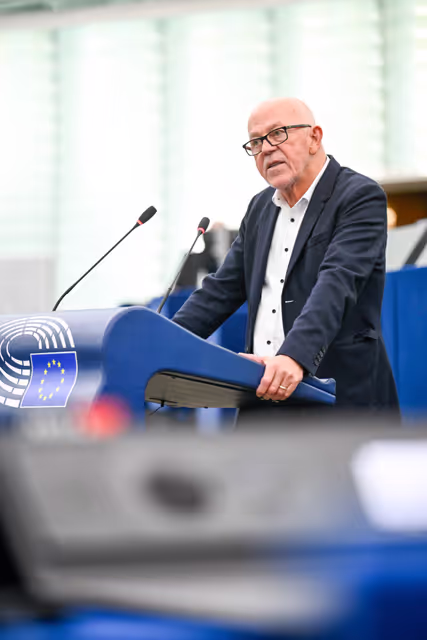Fotografia 44: EP Plenary session.- The need for a united support to Ukraine and for a just and durable peace concluded on Ukraine's terms, with Europeans and without surrendering to Vladimir Putin's conditions ahead of the foreseen Budapest summit