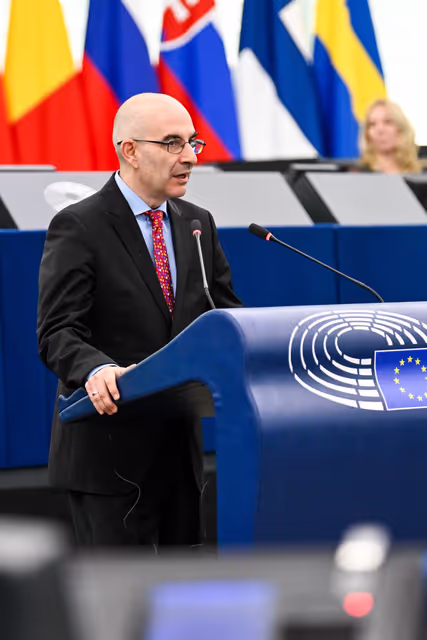 Fotografia 40: EP Plenary session.- The need for a united support to Ukraine and for a just and durable peace concluded on Ukraine's terms, with Europeans and without surrendering to Vladimir Putin's conditions ahead of the foreseen Budapest summit