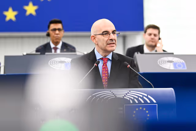 Fotografia 39: EP Plenary session.- The need for a united support to Ukraine and for a just and durable peace concluded on Ukraine's terms, with Europeans and without surrendering to Vladimir Putin's conditions ahead of the foreseen Budapest summit