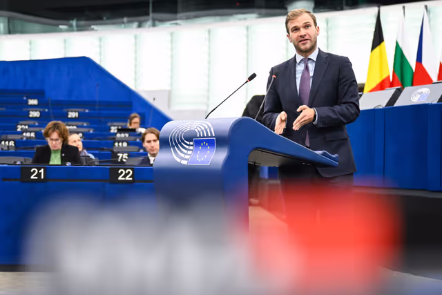 Fotografia 30: EP Plenary session.- The need for a united support to Ukraine and for a just and durable peace concluded on Ukraine's terms, with Europeans and without surrendering to Vladimir Putin's conditions ahead of the foreseen Budapest summit