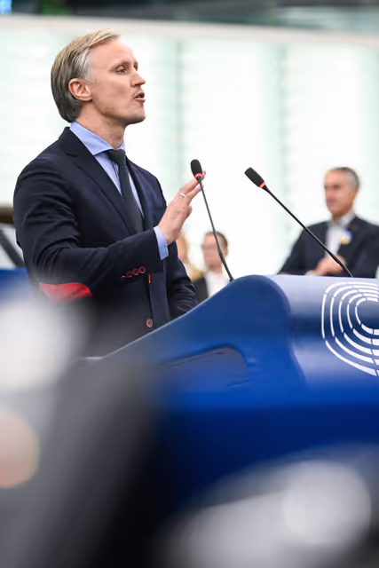 Fotografia 25: EP Plenary session.- The need for a united support to Ukraine and for a just and durable peace concluded on Ukraine's terms, with Europeans and without surrendering to Vladimir Putin's conditions ahead of the foreseen Budapest summit