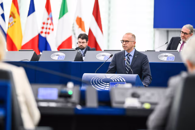 Fotografia 23: EP Plenary session.- The need for a united support to Ukraine and for a just and durable peace concluded on Ukraine's terms, with Europeans and without surrendering to Vladimir Putin's conditions ahead of the foreseen Budapest summit