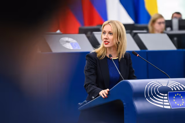 Fotografia 19: EP Plenary session - The need for a united support to Ukraine and for a just and durable peace concluded on Ukraine's terms, with Europeans and without surrendering to Vladimir Putin's conditions ahead of the foreseen Budapest summit