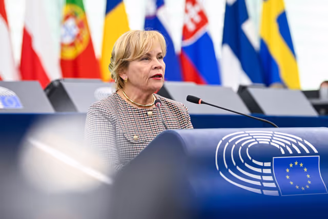 Fotografia 18: EP Plenary session - The need for a united support to Ukraine and for a just and durable peace concluded on Ukraine's terms, with Europeans and without surrendering to Vladimir Putin's conditions ahead of the foreseen Budapest summit