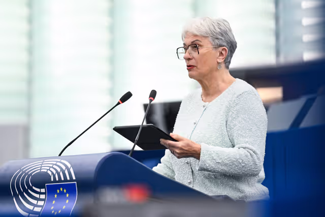 Fotografia 15: EP Plenary session - The need for a united support to Ukraine and for a just and durable peace concluded on Ukraine's terms, with Europeans and without surrendering to Vladimir Putin's conditions ahead of the foreseen Budapest summit