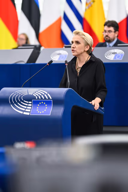 Fotografia 14: EP Plenary session - The need for a united support to Ukraine and for a just and durable peace concluded on Ukraine's terms, with Europeans and without surrendering to Vladimir Putin's conditions ahead of the foreseen Budapest summit
