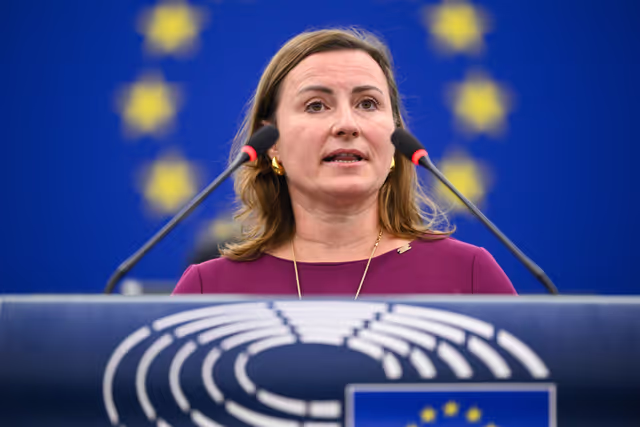 Fotografia 13: EP Plenary session - The need for a united support to Ukraine and for a just and durable peace concluded on Ukraine's terms, with Europeans and without surrendering to Vladimir Putin's conditions ahead of the foreseen Budapest summit