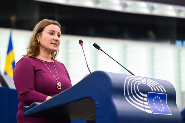 Fotografia 11: EP Plenary session - The need for a united support to Ukraine and for a just and durable peace concluded on Ukraine's terms, with Europeans and without surrendering to Vladimir Putin's conditions ahead of the foreseen Budapest summit
