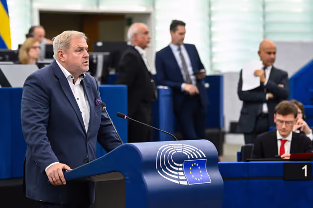 Fotografia 7: EP Plenary session - The need for a united support to Ukraine and for a just and durable peace concluded on Ukraine's terms, with Europeans and without surrendering to Vladimir Putin's conditions ahead of the foreseen Budapest summit