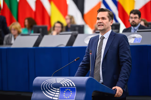 Fotografia 5: EP Plenary session - The need for a united support to Ukraine and for a just and durable peace concluded on Ukraine's terms, with Europeans and without surrendering to Vladimir Putin's conditions ahead of the foreseen Budapest summit