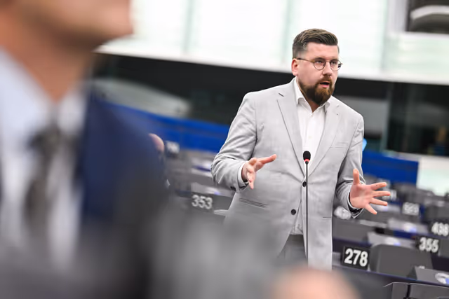 Fotografia 4: EP Plenary session - The need for a united support to Ukraine and for a just and durable peace concluded on Ukraine's terms, with Europeans and without surrendering to Vladimir Putin's conditions ahead of the foreseen Budapest summit