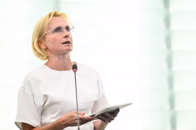 Fotografia 1: EP Plenary session - The need for a united support to Ukraine and for a just and durable peace concluded on Ukraine's terms, with Europeans and without surrendering to Vladimir Putin's conditions ahead of the foreseen Budapest summit