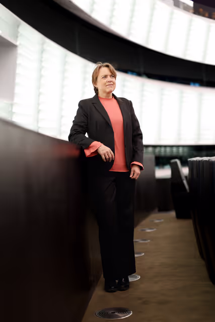 Billede 6: Ruth FIRMENICH in the EP in Strasbourg