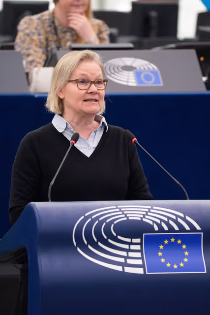 Zdjęcie 40: EP Plenary session - Combating violence against women and girls, including the exploitation of motherhood