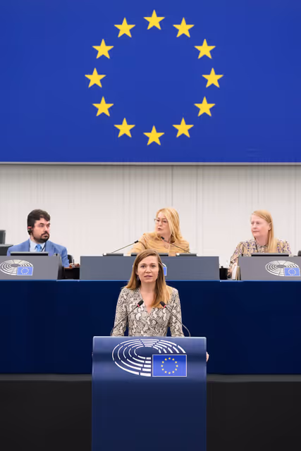 Zdjęcie 35: EP Plenary session - Combating violence against women and girls, including the exploitation of motherhood