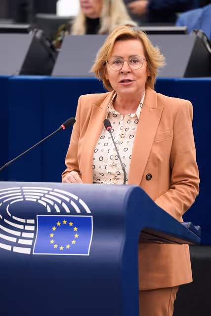 Zdjęcie 32: EP Plenary session - Combating violence against women and girls, including the exploitation of motherhood