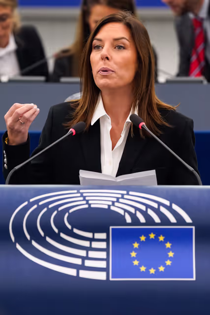 Zdjęcie 16: EP Plenary session - Combating violence against women and girls, including the exploitation of motherhood