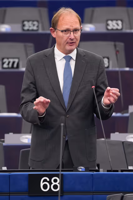 Zdjęcie 11: EP Plenary session - Combating violence against women and girls, including the exploitation of motherhood