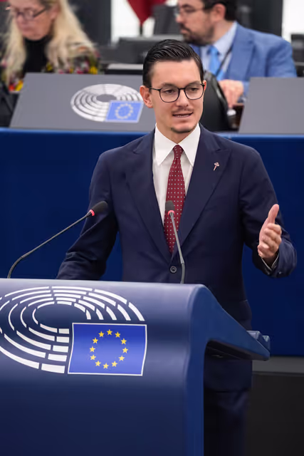 Zdjęcie 20: EP Plenary session - Combating violence against women and girls, including the exploitation of motherhood