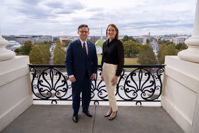 Fotografija 2: Official visit by Roberta METSOLA, EP President to Washington D.C. (United States of America) - Meeting with Mike JOHNSON, Speaker of the House of Representatives of the US