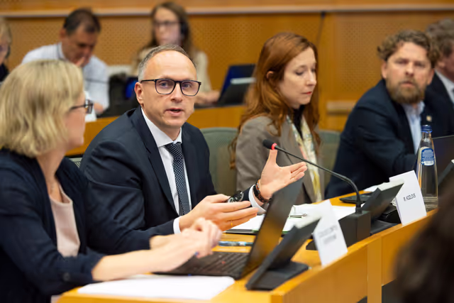 Fotografia 26: CONT - Hearing on MFF 1 and MFF 5, Security and Defence with Executive Vice-President Henna VIRKKUNEN and Commissioner Andrius KUBILIUS, in the presence of ECA reporting Members Mihails KOZLOVS (MFF Heading 1), and Marek OPIOLA (MFF Heading 5)