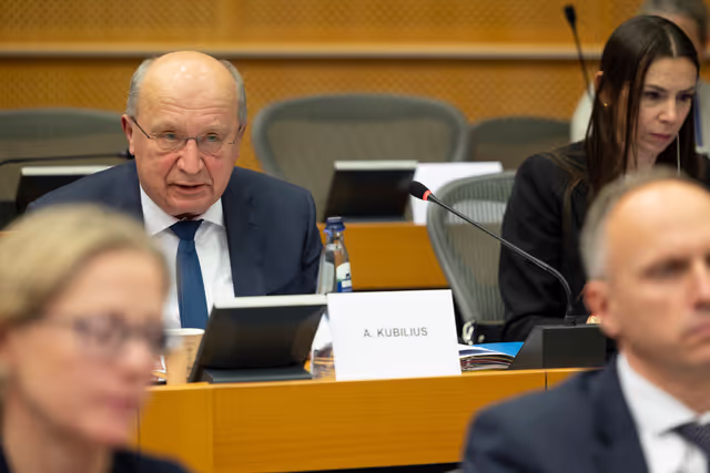 Fotografia 15: CONT - Hearing on MFF 1 and MFF 5, Security and Defence with Executive Vice-President Henna VIRKKUNEN and Commissioner Andrius KUBILIUS, in the presence of ECA reporting Members Mihails KOZLOVS (MFF Heading 1), and Marek OPIOLA (MFF Heading 5)