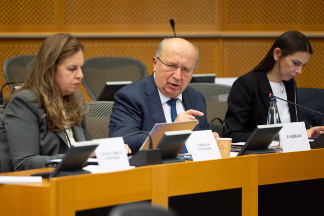 Fotografia 10: CONT - Hearing on MFF 1 and MFF 5, Security and Defence with Executive Vice-President Henna VIRKKUNEN and Commissioner Andrius KUBILIUS, in the presence of ECA reporting Members Mihails KOZLOVS (MFF Heading 1), and Marek OPIOLA (MFF Heading 5)