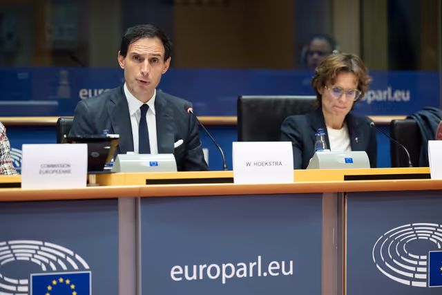 Valokuva 21: ENVI - Exchange of views with Jessika Roswall, Commissioner for Environment, Water Resilience and a Competitive Circular Economy and Wopke Hoekstra , Commissioner for Climate, Net Zero and Clean Growth, on the financing for climate and environment under the proposed Multiannual Financial Framework 2028-2034