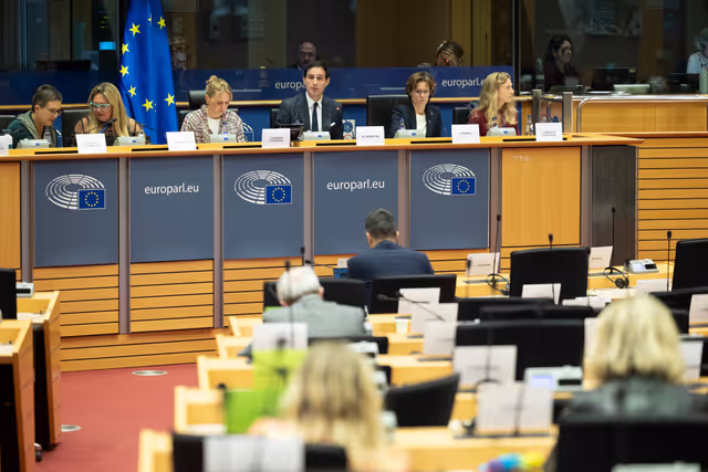 Valokuva 20: ENVI - Exchange of views with Jessika Roswall, Commissioner for Environment, Water Resilience and a Competitive Circular Economy and Wopke Hoekstra , Commissioner for Climate, Net Zero and Clean Growth, on the financing for climate and environment under the proposed Multiannual Financial Framework 2028-2034