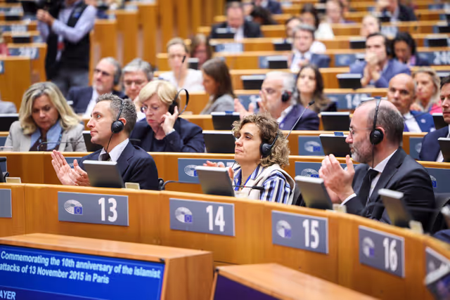 Foto 17: EP Plenary session -  Commemorating the 10th anniversary of the islamist attacks of 13 November 2015 in Paris