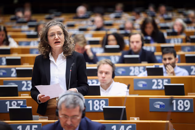 Foto 18: EP Plenary session -  Commemorating the 10th anniversary of the islamist attacks of 13 November 2015 in Paris