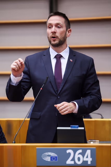 Foto 12: EP Plenary session -  Commemorating the 10th anniversary of the islamist attacks of 13 November 2015 in Paris