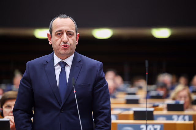 Foto 8: EP Plenary session -  Commemorating the 10th anniversary of the islamist attacks of 13 November 2015 in Paris