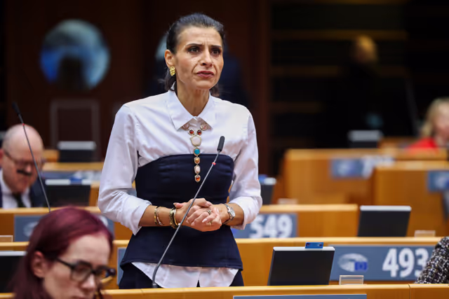 Foto 7: EP Plenary session -  Commemorating the 10th anniversary of the islamist attacks of 13 November 2015 in Paris