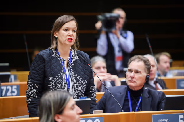 Foto 6: EP Plenary session -  Commemorating the 10th anniversary of the islamist attacks of 13 November 2015 in Paris