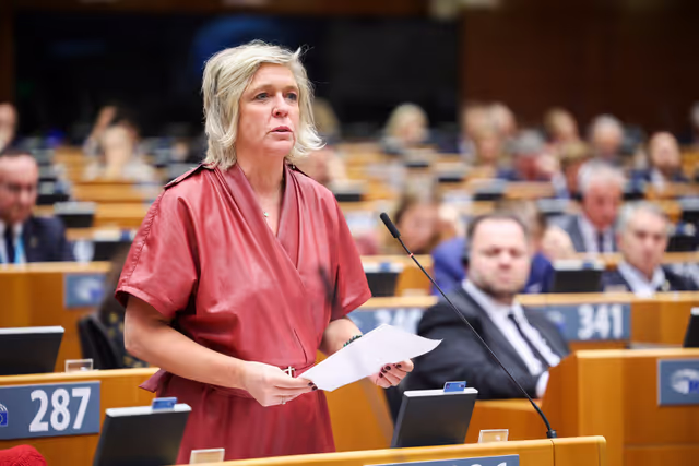 Foto 4: EP Plenary session -  Commemorating the 10th anniversary of the islamist attacks of 13 November 2015 in Paris