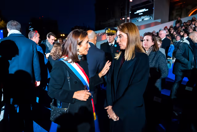 Fotogrāfija 25: Official visit by Roberta METSOLA, EP President to Paris (France) - Ceremony for the victims of November 13th attacks