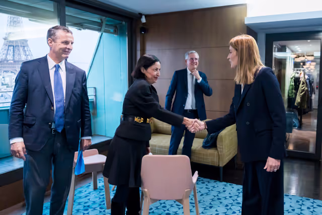 Fotogrāfija 12: Official visit by Roberta METSOLA, EP President to Paris (France) - Meeting with business learders organised by MEDEF
