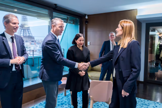 Fotogrāfija 14: Official visit by Roberta METSOLA, EP President to Paris (France) - Meeting with business learders organised by MEDEF