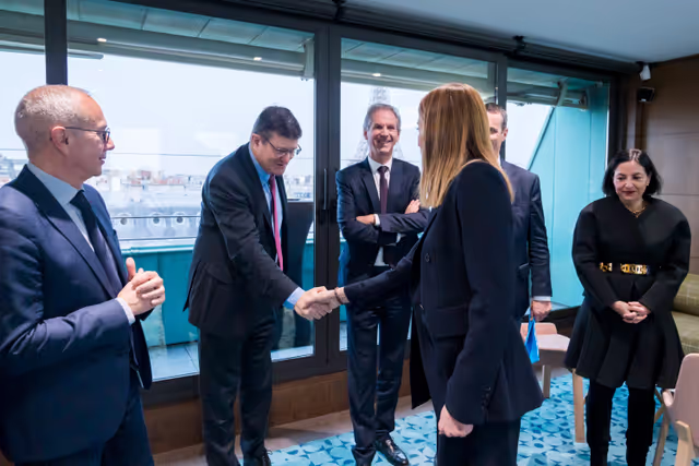 Fotogrāfija 13: Official visit by Roberta METSOLA, EP President to Paris (France) - Meeting with business learders organised by MEDEF