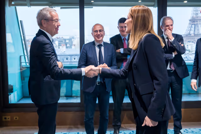 Fotogrāfija 10: Official visit by Roberta METSOLA, EP President to Paris (France) - Meeting with business learders organised by MEDEF